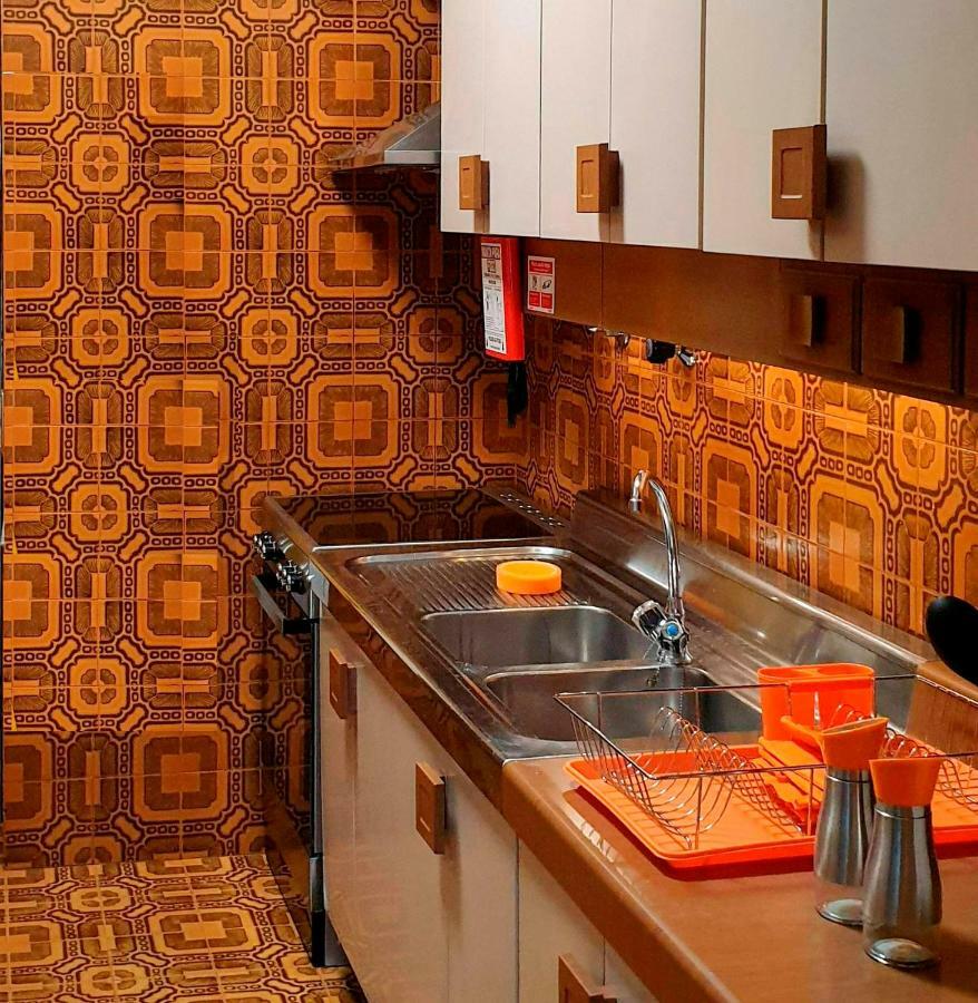 Famille Au Coeur De Lisbonne Apartamento *