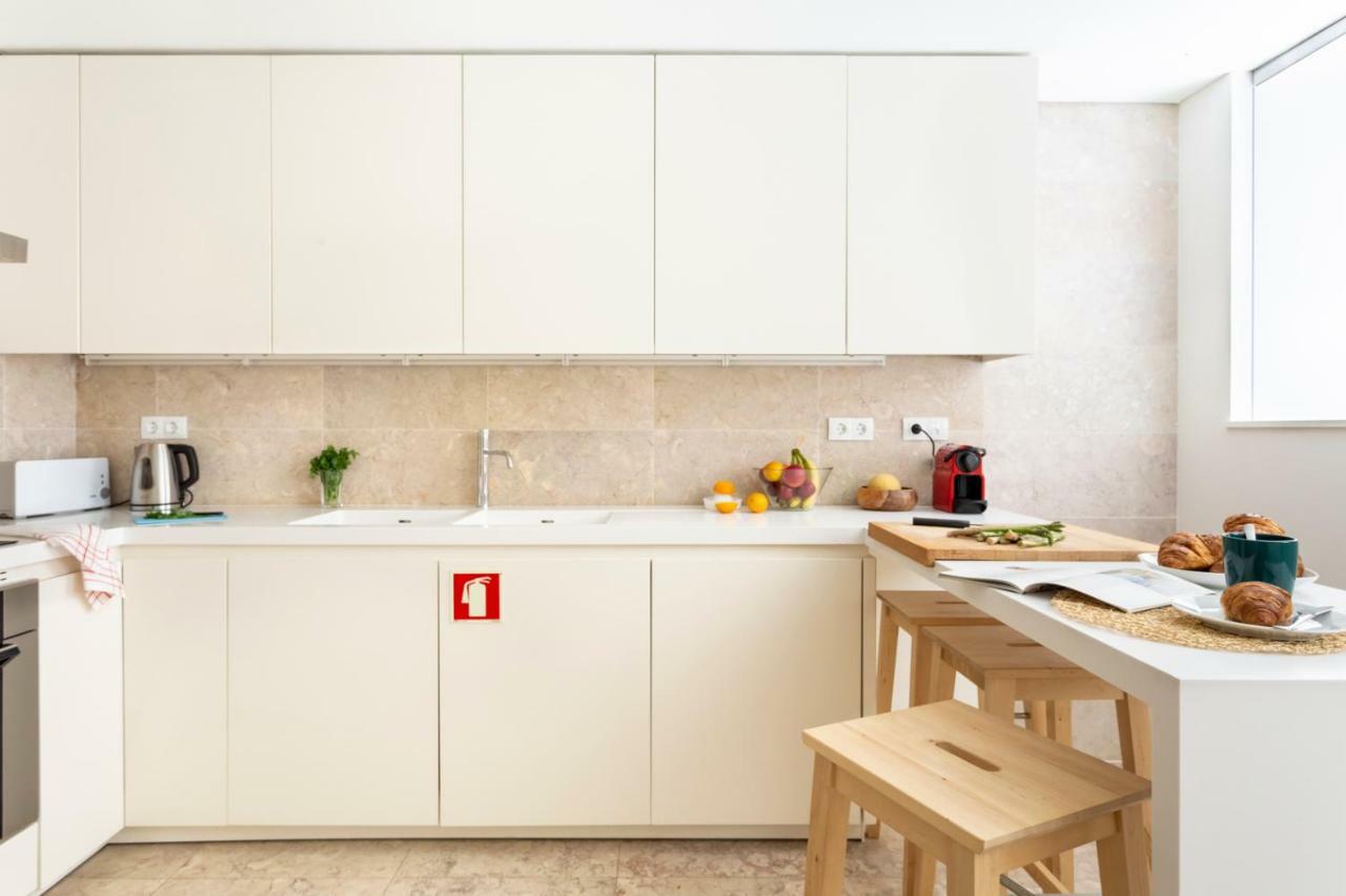 Altido Bright And Elegant 1br With Workspace And Huge Terrace In Pena, Close By Viewpoint * Lisbon