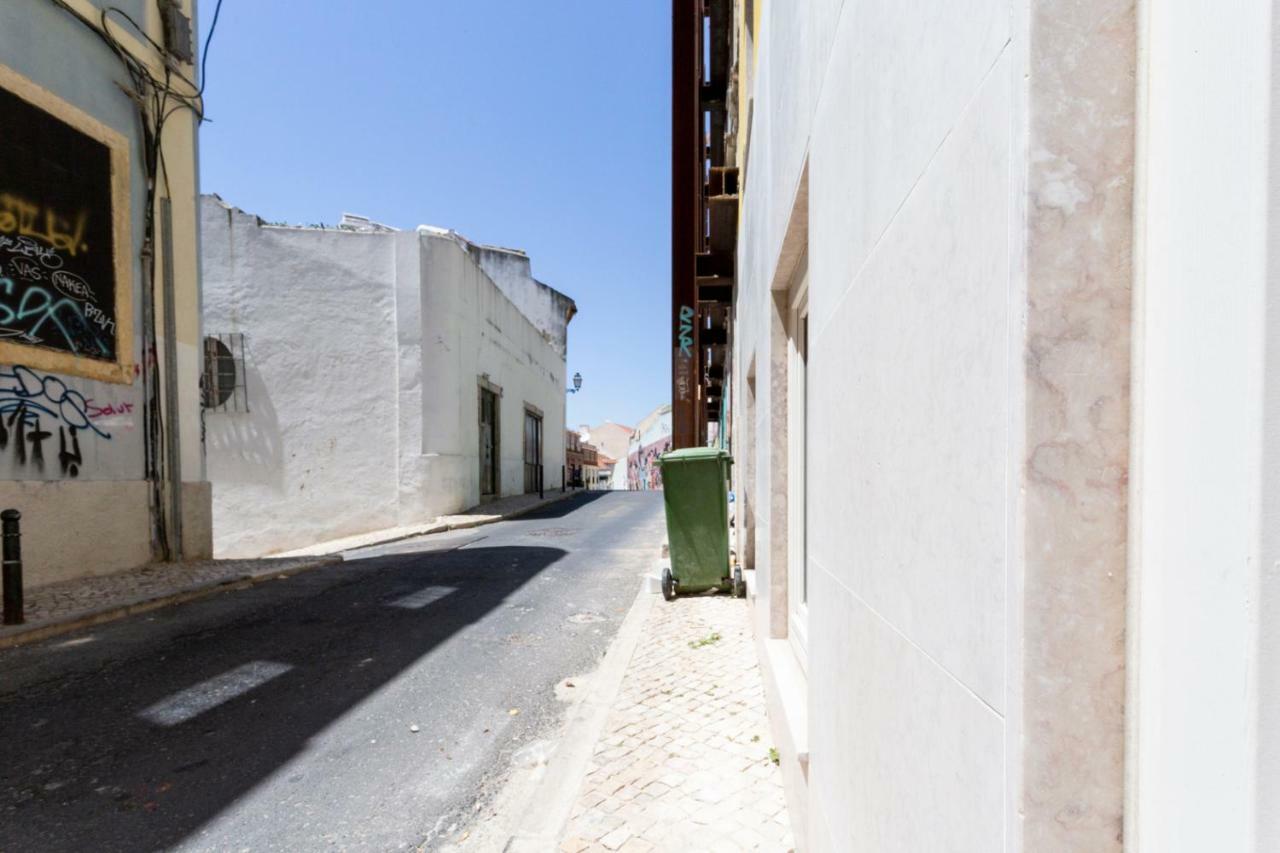 Altido Bright And Elegant 1br With Workspace And Huge Terrace In Pena, Close By Viewpoint * Lisbon