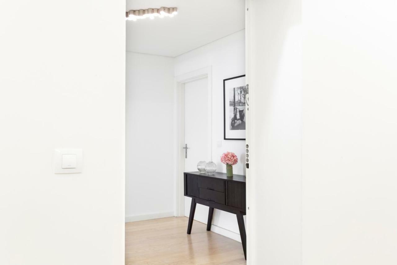 Apartment Altido Bright And Elegant 1br With Workspace And Huge Terrace In Pena, Close By Viewpoint *