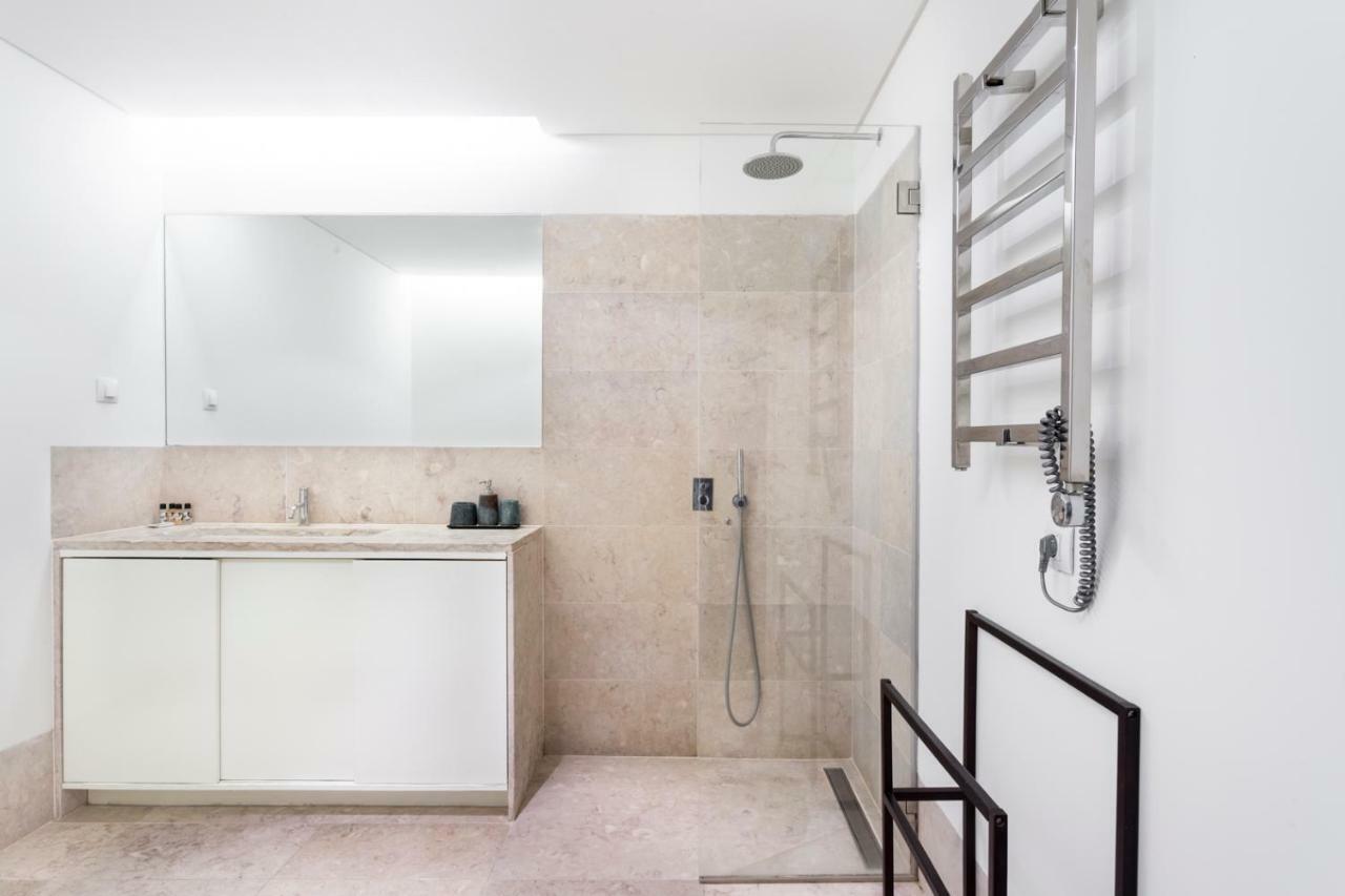 Apartment Altido Bright And Elegant 1br With Workspace And Huge Terrace In Pena, Close By Viewpoint Lisbon