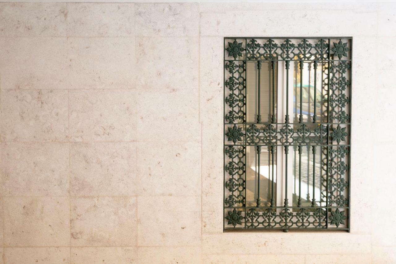 Altido Bright And Elegant 1br With Workspace And Huge Terrace In Pena, Close By Viewpoint Apartment Lisbon