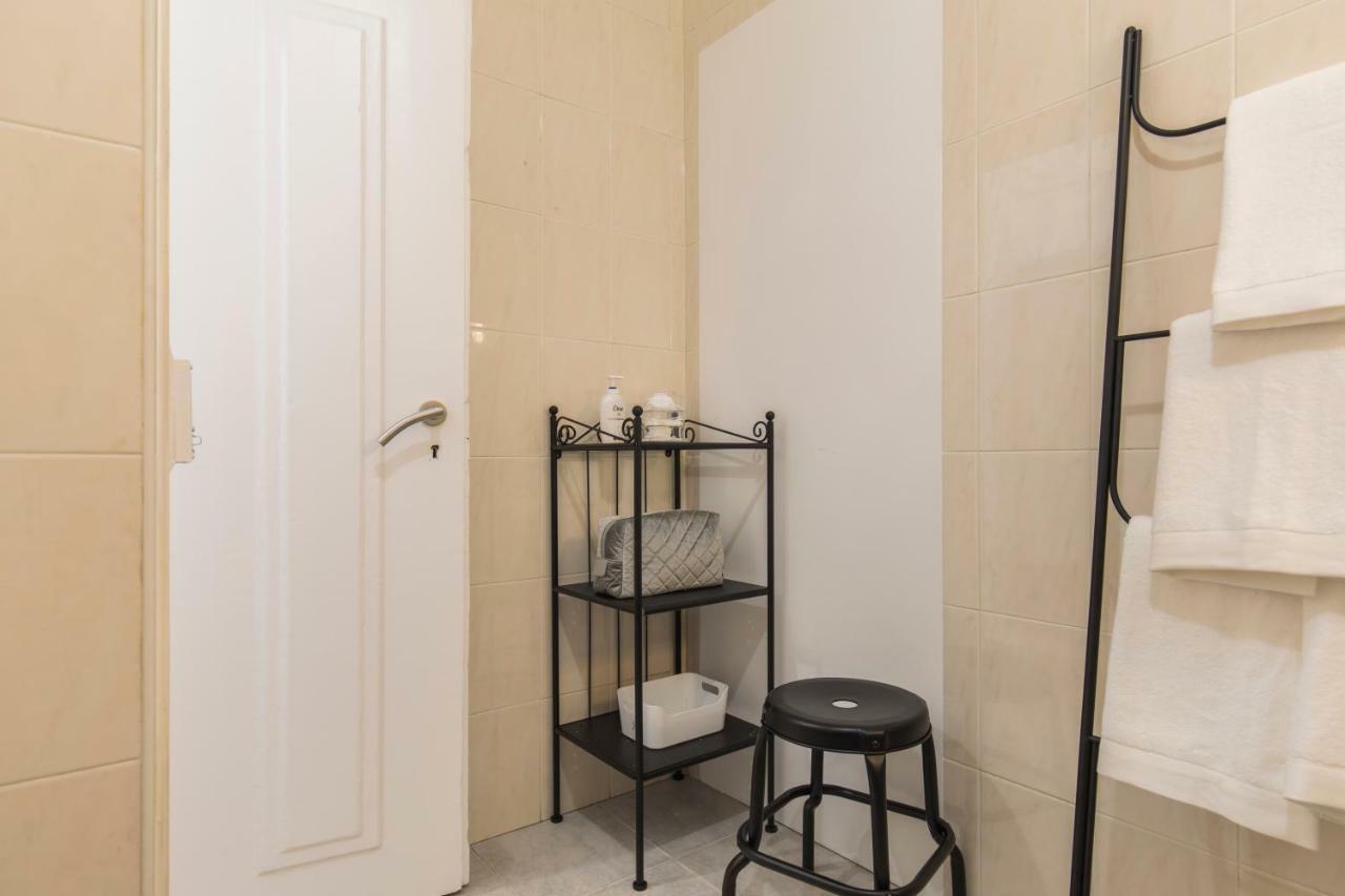 Blue Tiles In Center Appartement