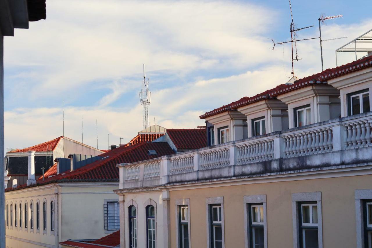 Apartment Joivy Bold And Colourful 1-bed Flat At The Heart Of Chiado, Nearby Carmo Convent *