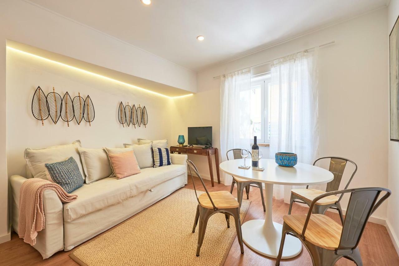 Belem Light Filled Apartment, By Timecooler Apartment