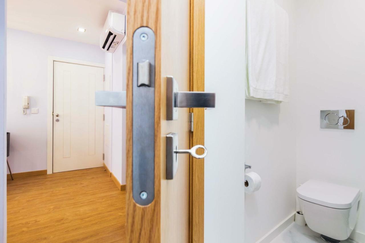 Perfect, Cool, Aircon, 2 Beds 2 Bath Location Apartment