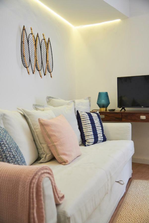 Belem Light Filled Apartment, By Timecooler Apartment *