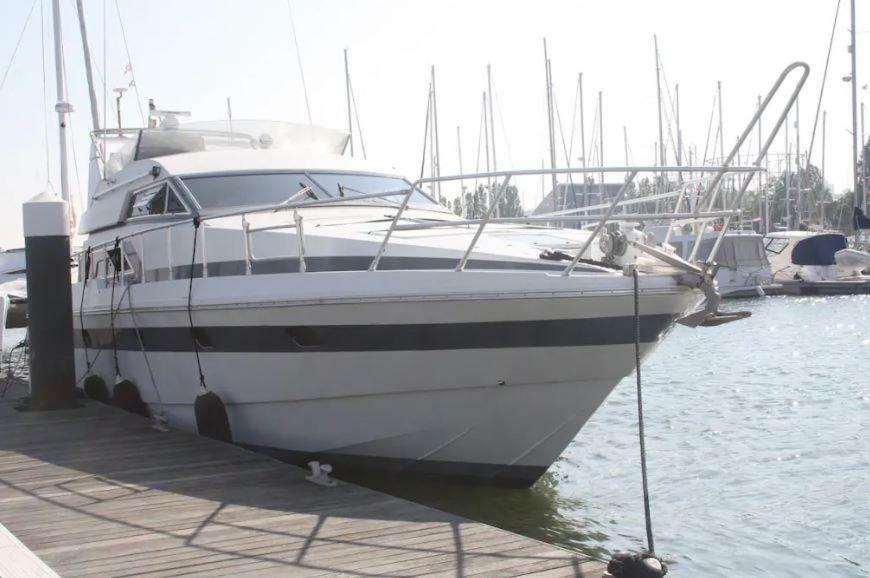 Bateau-hôtel Beautiful&magnific Yacht For 6 Persons