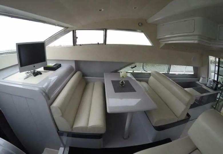 Bateau-hôtel Beautiful&magnific Yacht For 6 Persons *