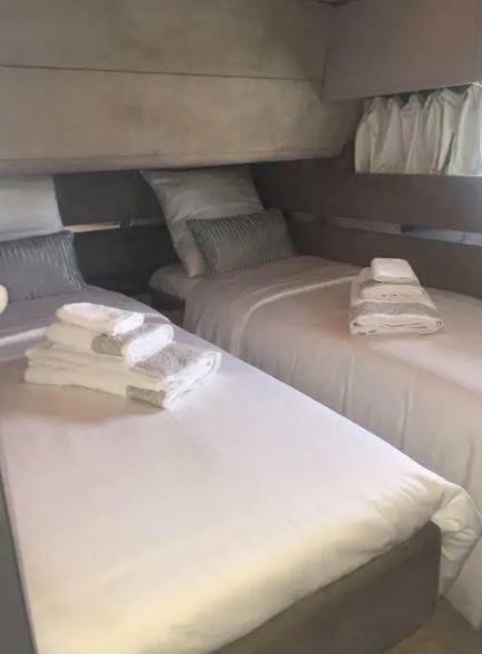 Bateau-hôtel Beautiful&magnific Yacht For 6 Persons *