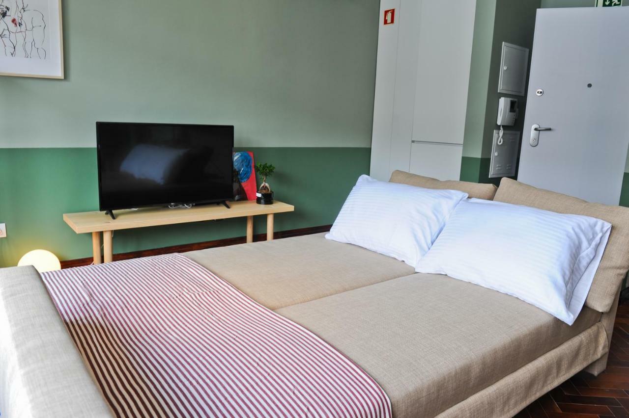 Apartment Cosmopolitan Comfort In 4a- By Misha's Place *