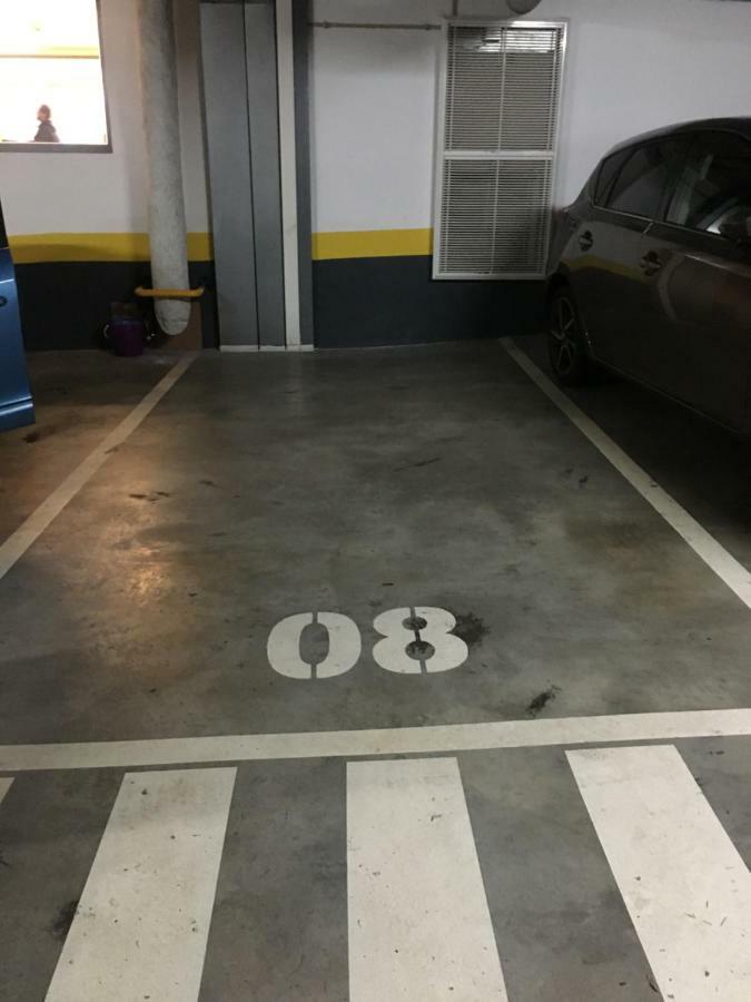 Yingying With A Free Parking Space Lissabon