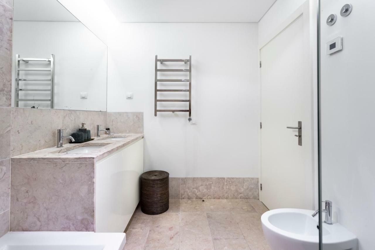 Altido Bright And Elegant 1br With Workspace And Huge Terrace In Pena, Close By Viewpoint Apartment Lisbon