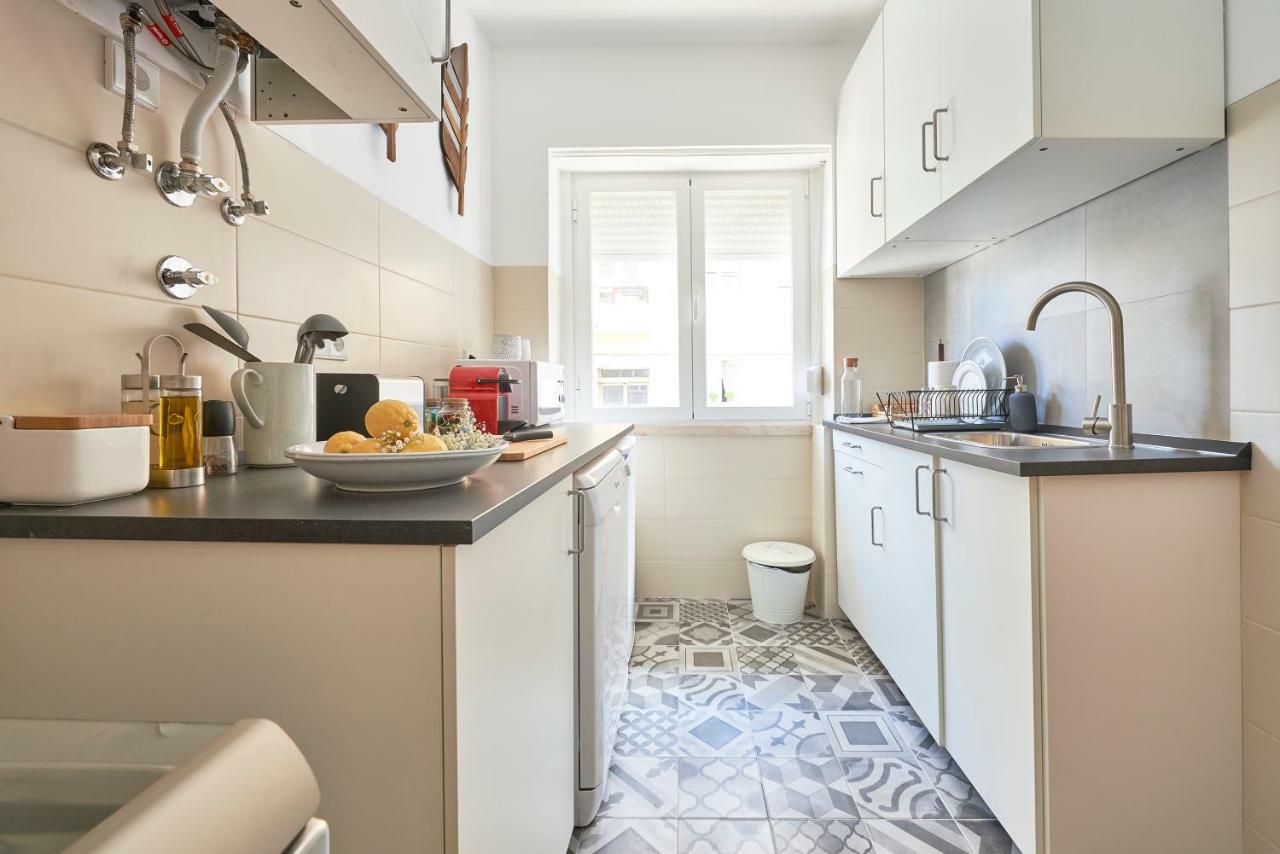 Belem Light Filled Apartment, By Timecooler Apartment