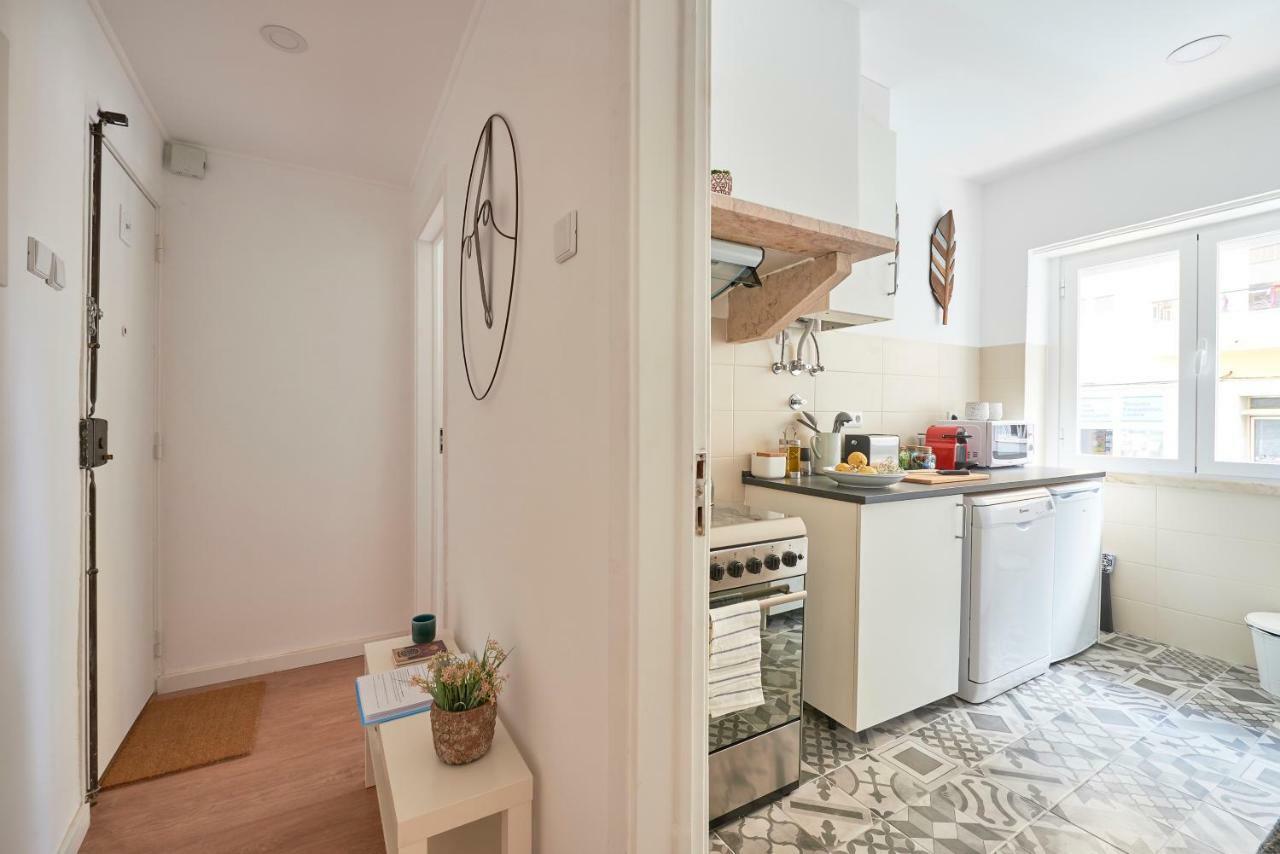 Belem Light Filled Apartment, By Timecooler Apartment *