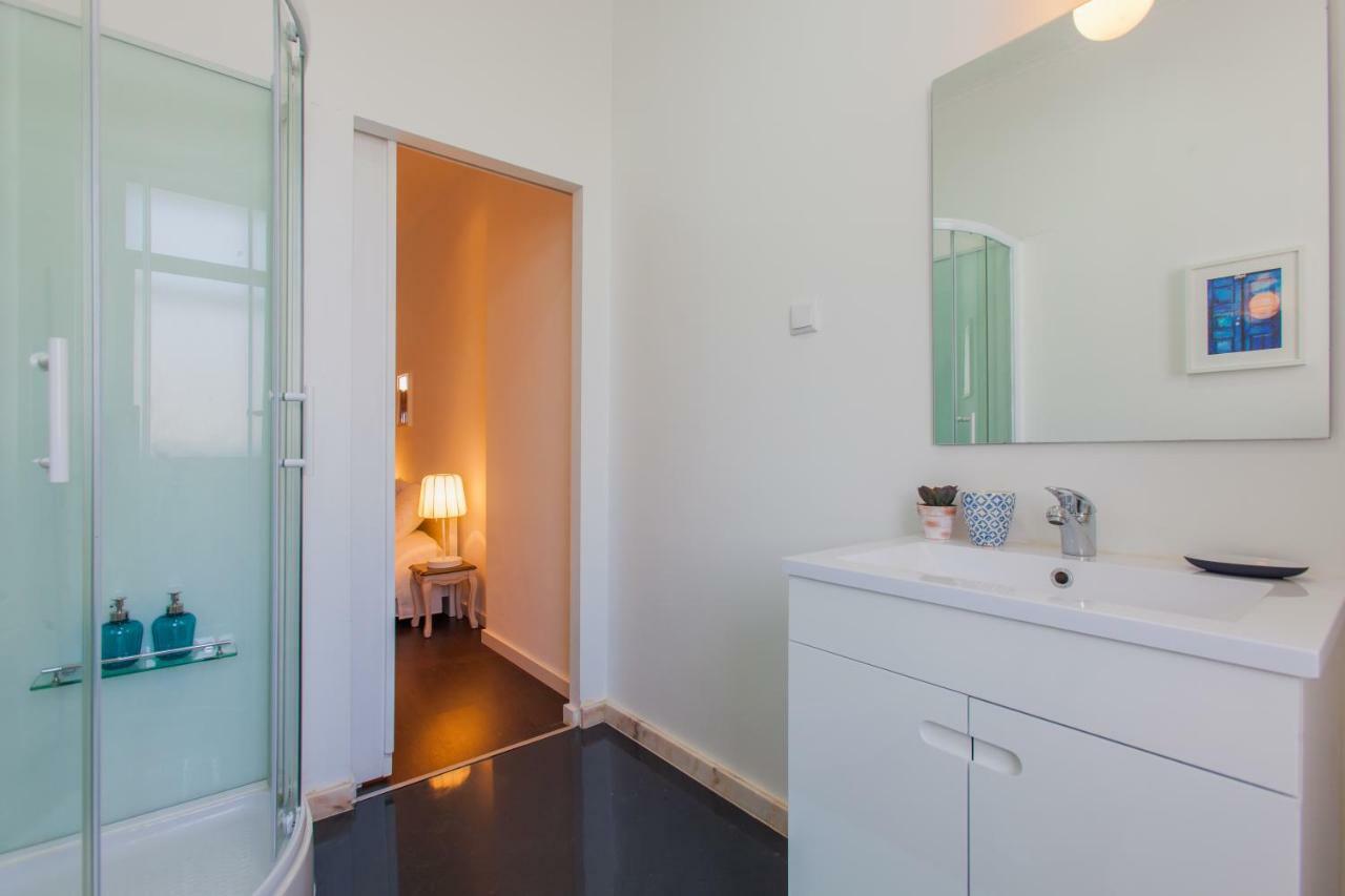 Apartment Typical Light Filled Graca W Ac, By Timecooler