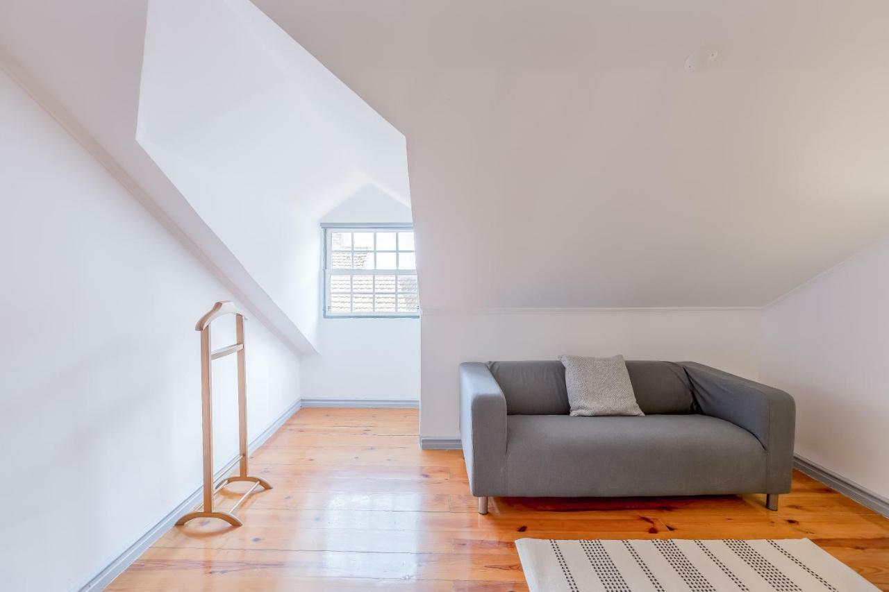 Bright & Spacious Alfama Apartment, By Timecooler