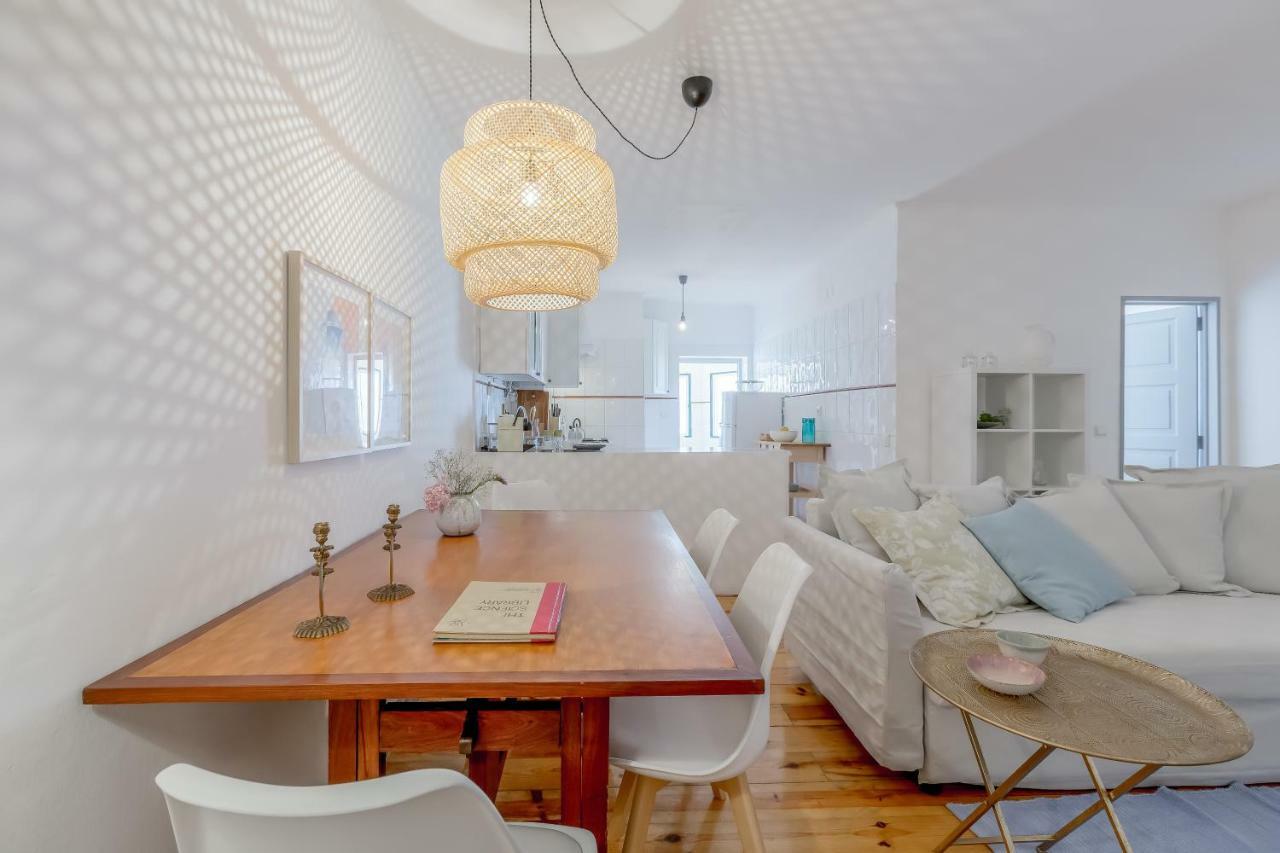 Bright & Spacious Alfama Apartment, By Timecooler * Lisboa