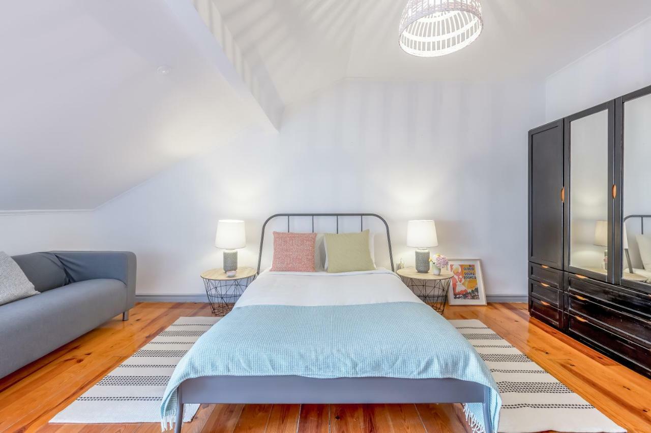 Bright & Spacious Alfama Apartment, By Timecooler