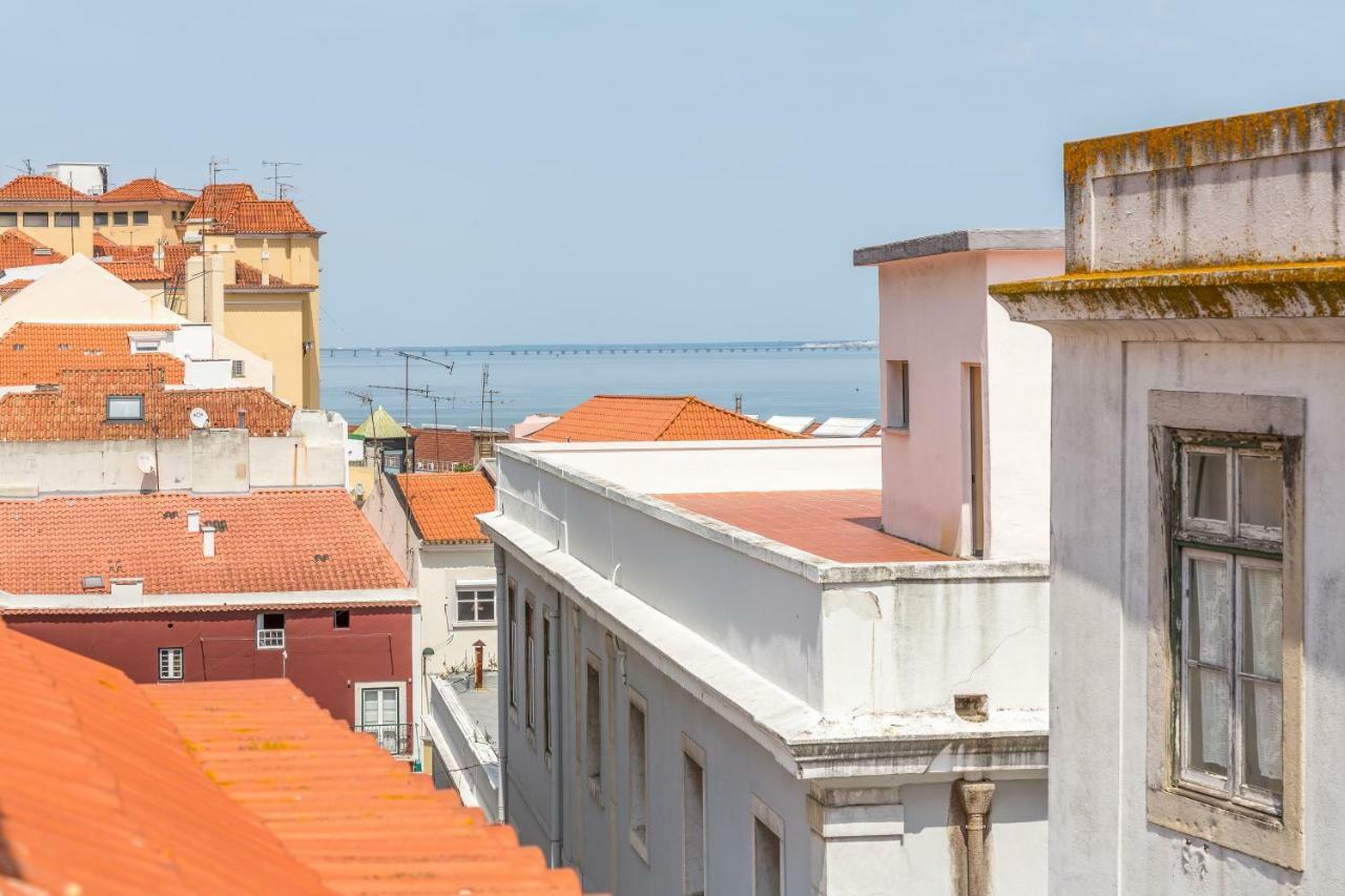 Bright & Spacious Alfama Apartment, By Timecooler Lisboa