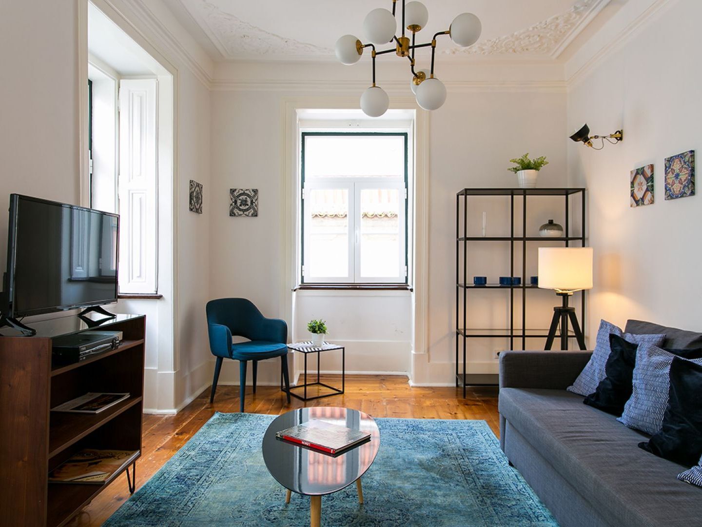 Joivy Splendid 2br Flat In Bairro Alto, Nearby Luis De Camoes Square Lissabon