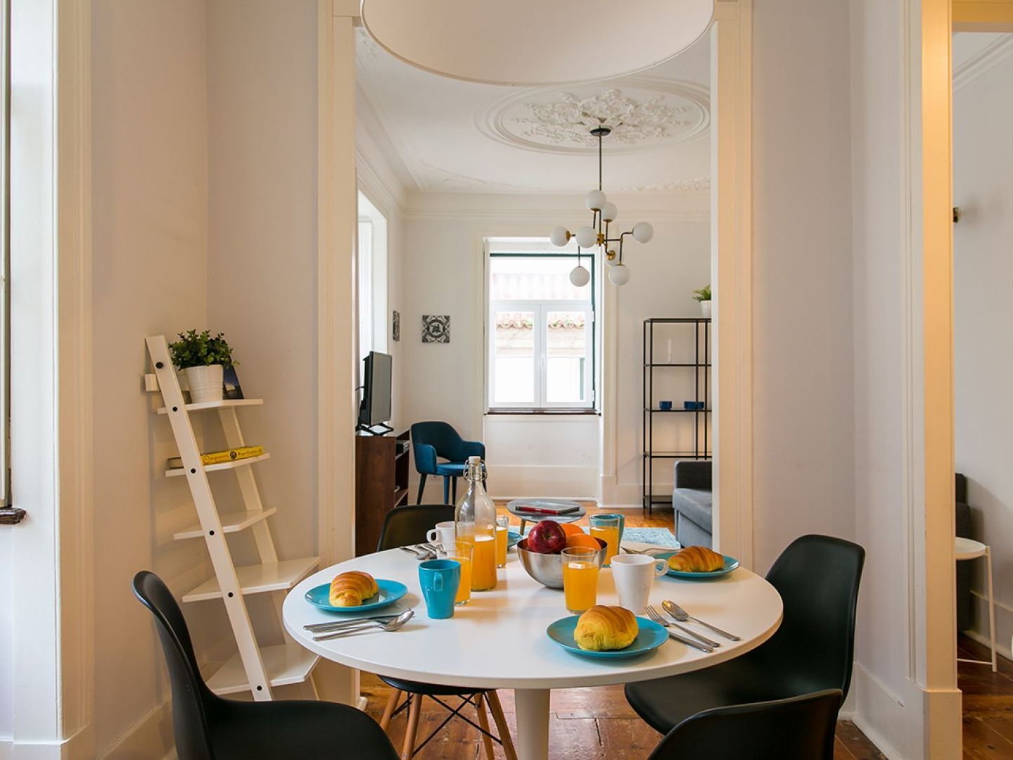Joivy Splendid 2br Flat In Bairro Alto, Nearby Luis De Camoes Square Lissabon