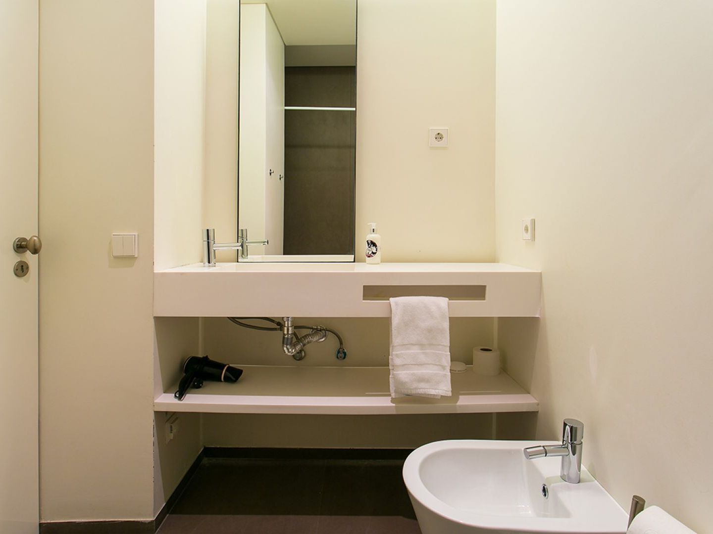 Joivy Elegant 2br With Workspace Nearby Baixa-chiado Subway Lissabon