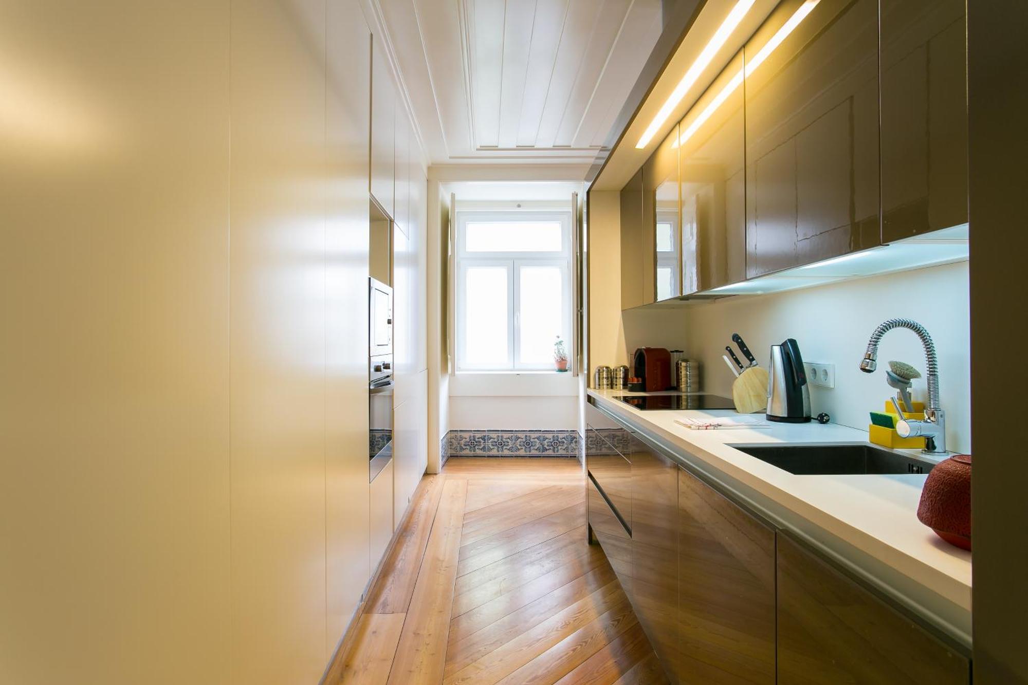Appartement Joivy Elegant 2br With Workspace Nearby Baixa-chiado Subway Lissabon