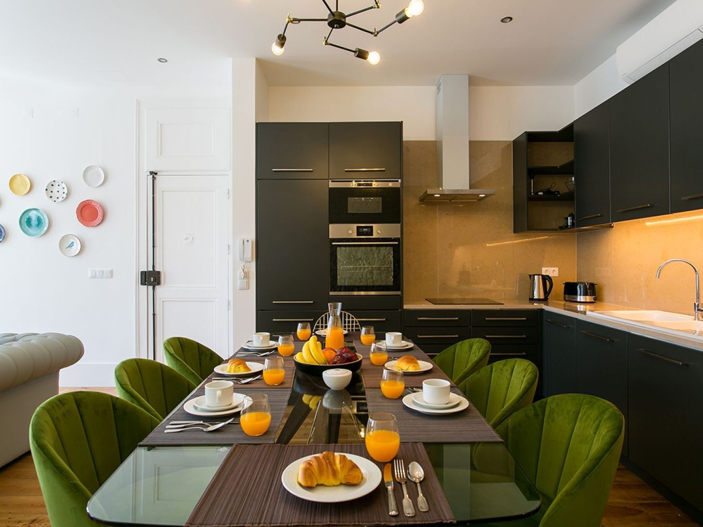 Apartment Joivy Gorgeous 3br With Balcony Nearby Time Out Market Lissabon