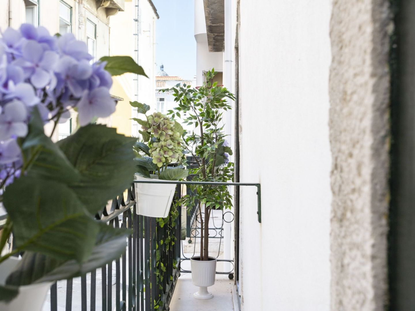 Altido Chic 1br Apt With Balcony Close By Graça Viewpoint&tram Stops Lisboa