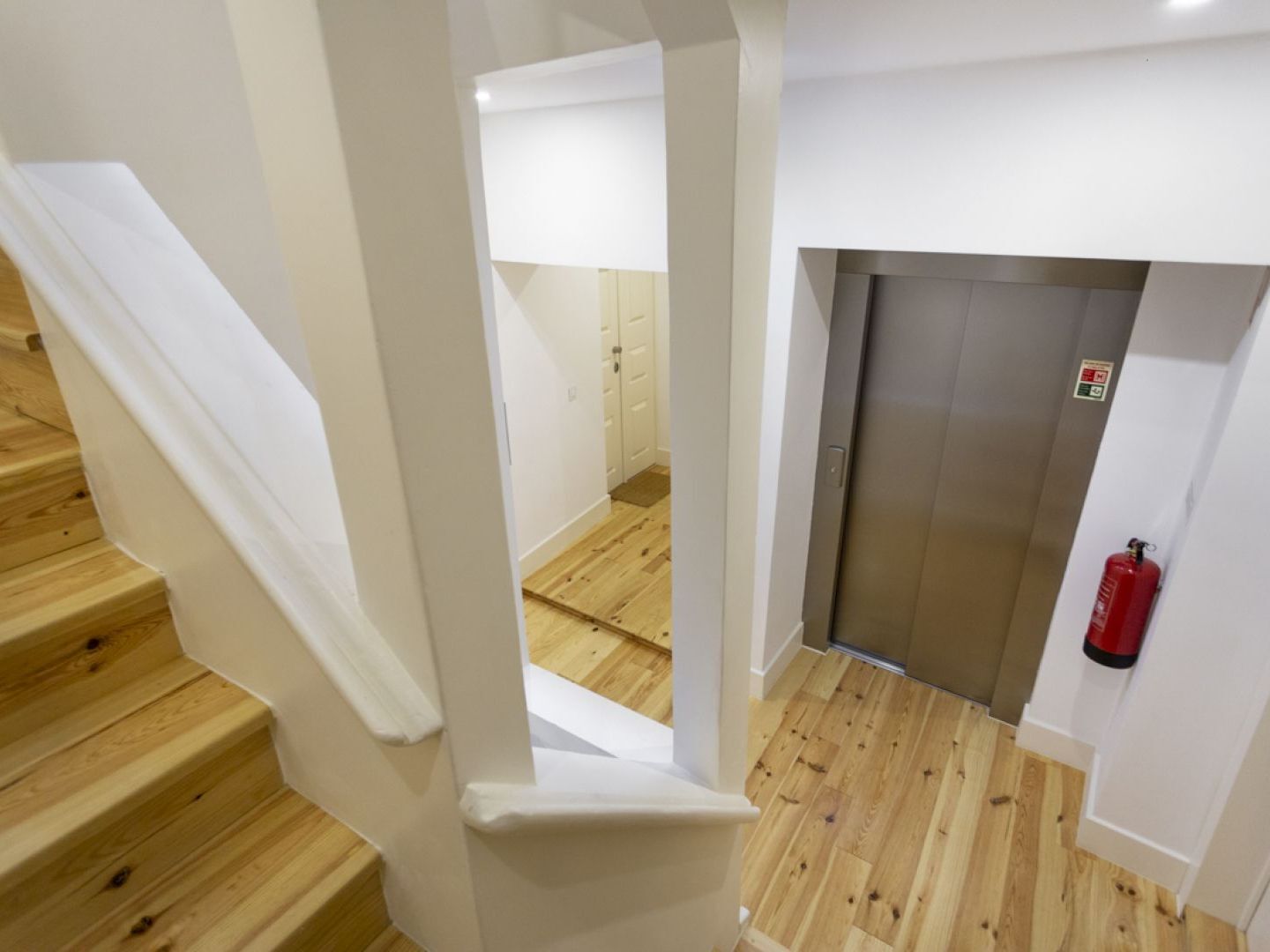 Appartement Altido Chic 1br Apt With Balcony Close By Graça Viewpoint&tram Stops Lisboa