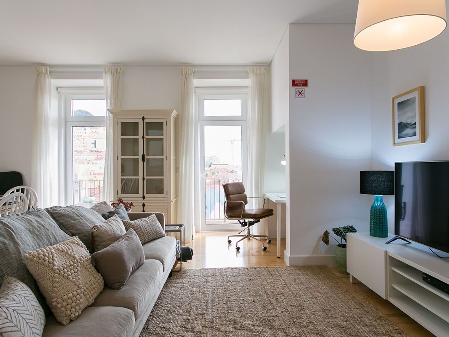 Altido Elegant Deluxe & Altido Luxurious 3-bedroom Apt With Terrace In Intendente Lissabon