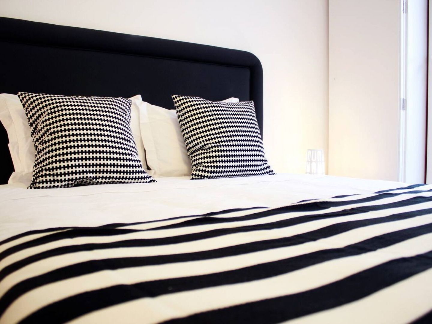 Altido Modern 1-bed With Terrace, Moments From São Bento Palace * Lisboa