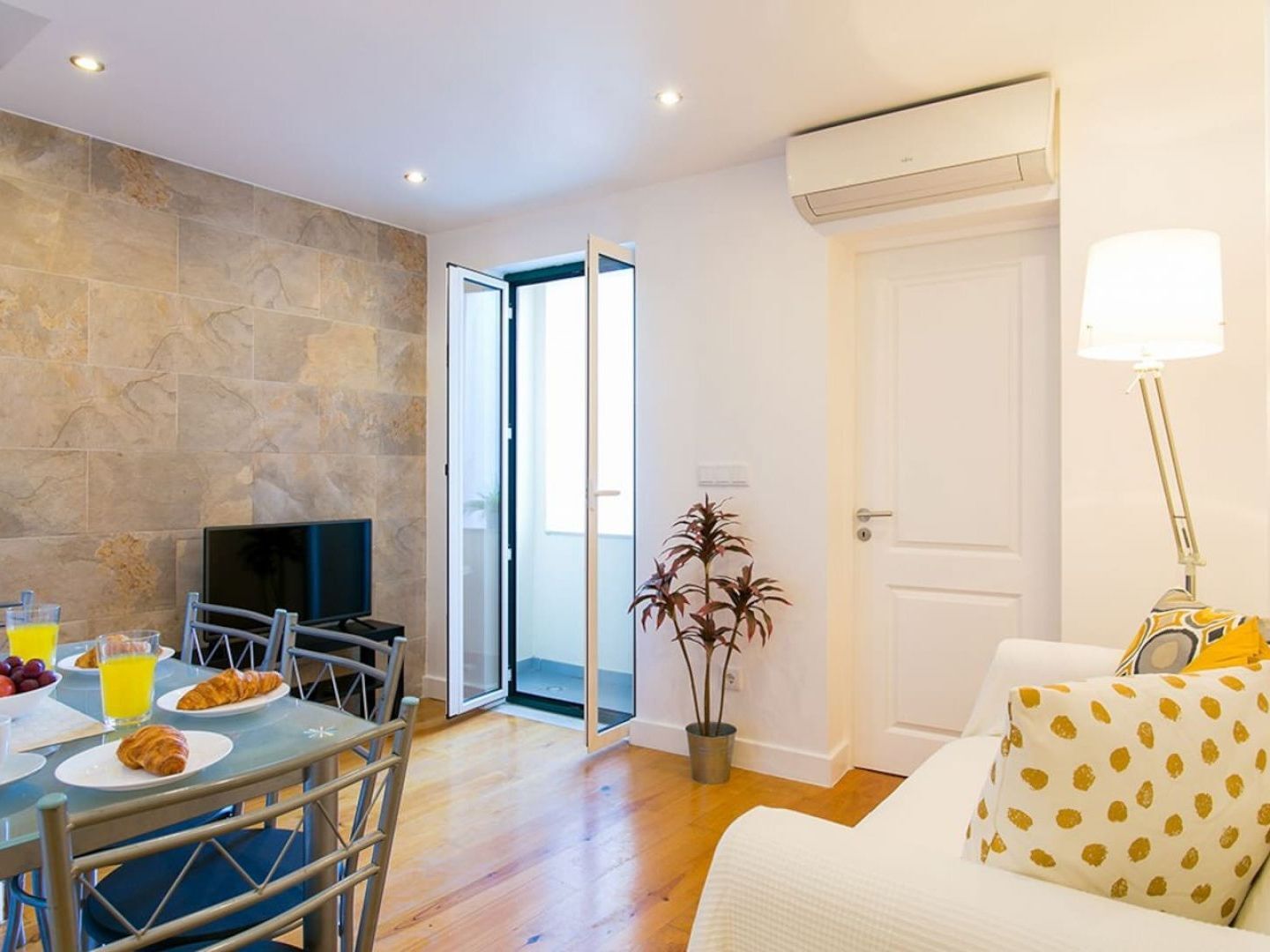 Joivy Cosy 1-bed Flat With Balcony In Alfama, Moments From The Port Apartment Lisbon