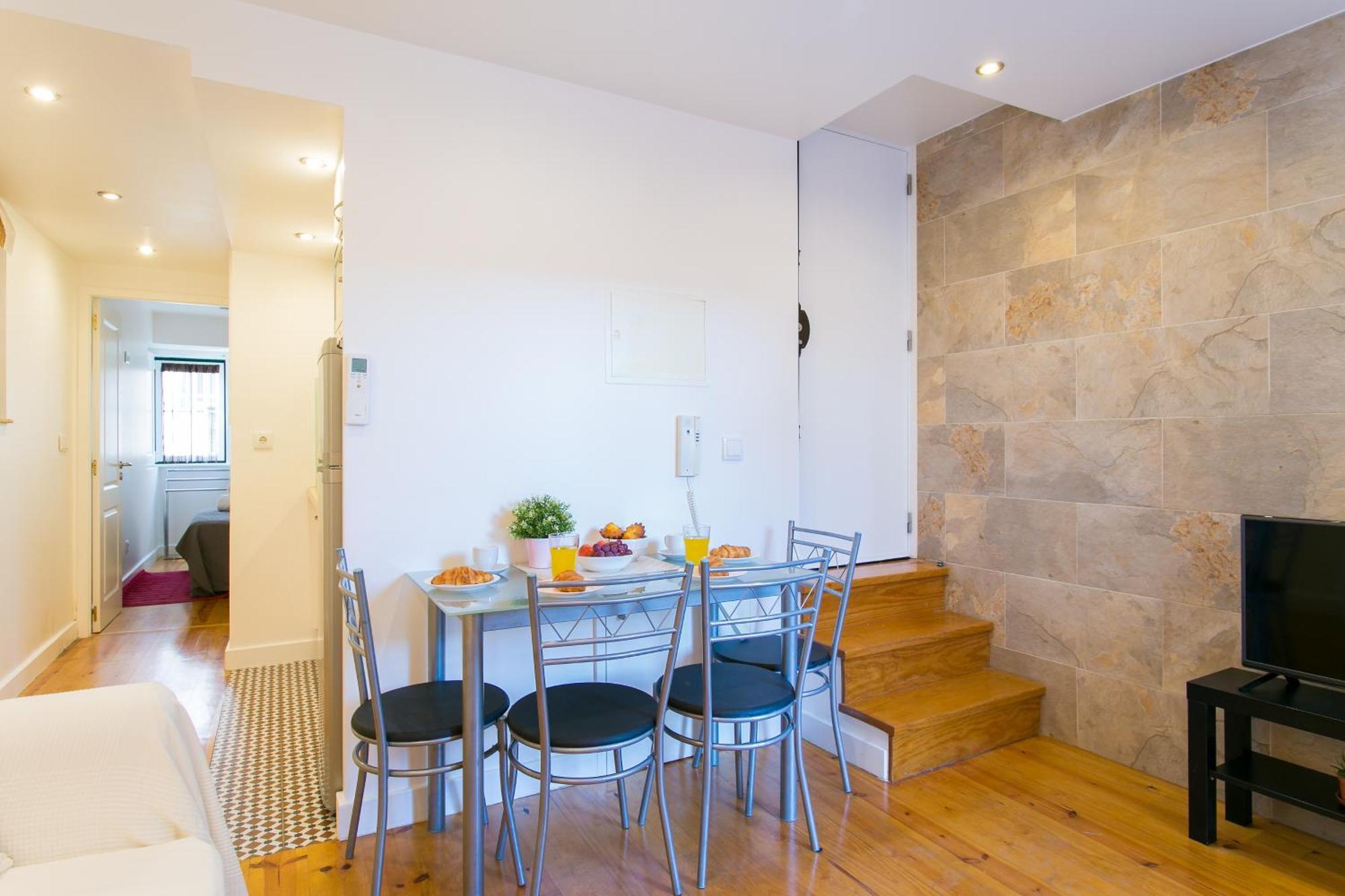 Joivy Cosy 1-bed Flat With Balcony In Alfama, Moments From The Port *