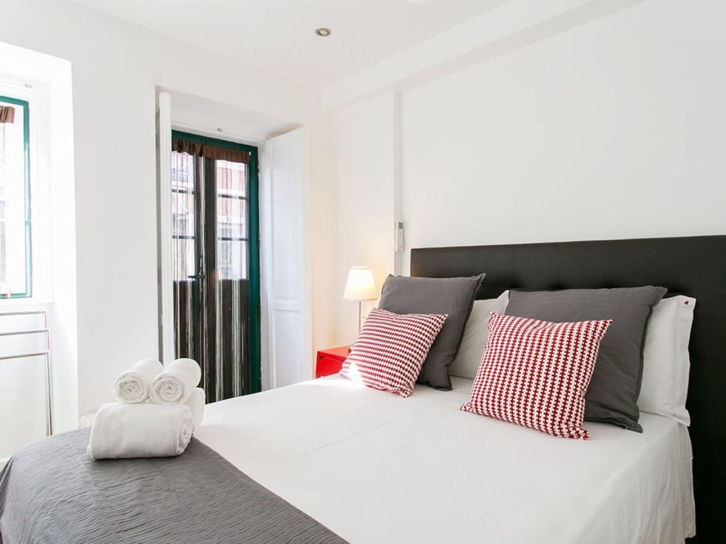 Joivy Cosy 1-bed Flat With Balcony In Alfama, Moments From The Port * Lisbon