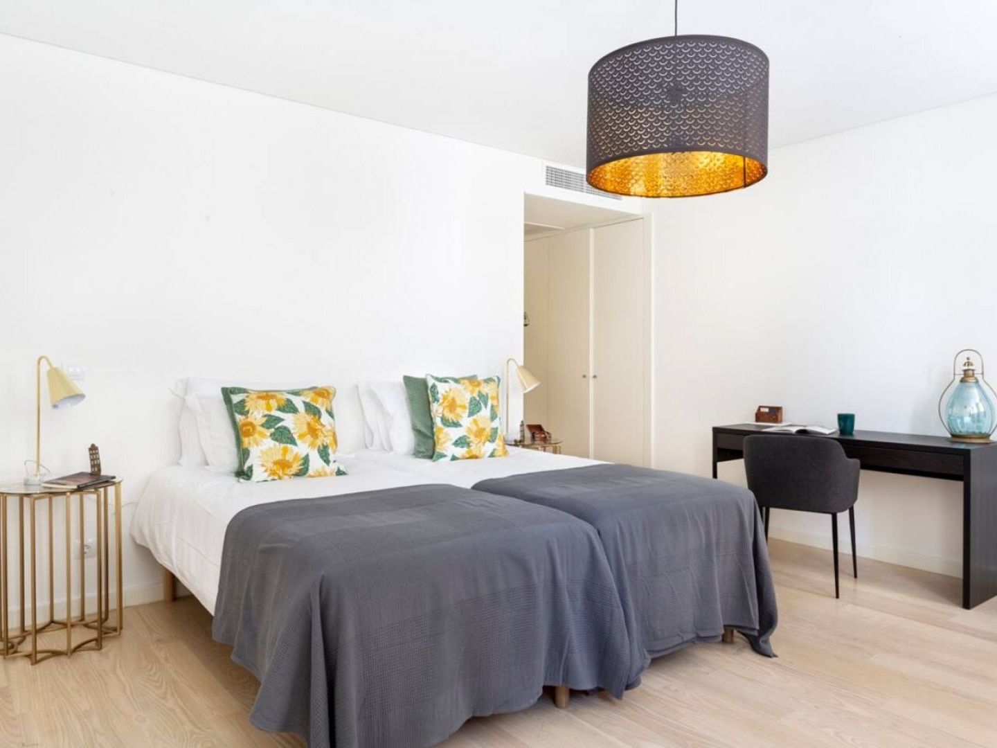 Altido Bright And Elegant 1br With Workspace And Huge Terrace In Pena, Close By Viewpoint Appartement Lisboa