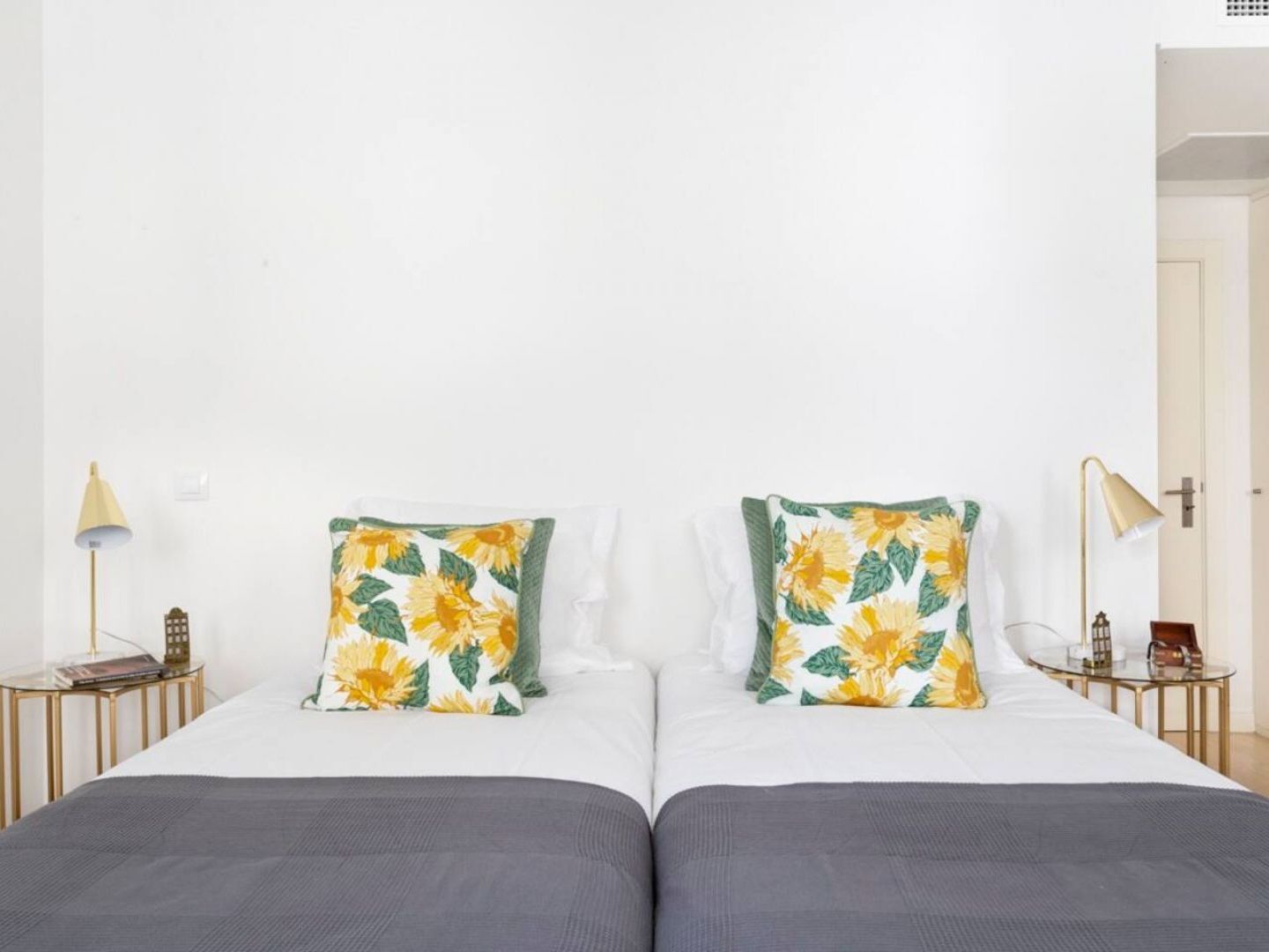 Altido Bright And Elegant 1br With Workspace And Huge Terrace In Pena, Close By Viewpoint * Lisbon