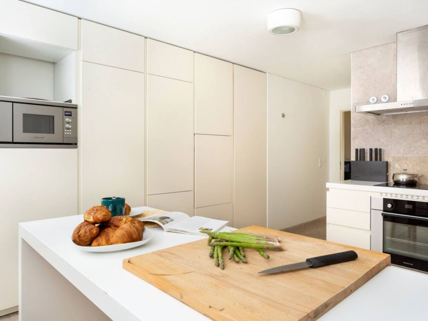 Apartment Altido Bright And Elegant 1br With Workspace And Huge Terrace In Pena, Close By Viewpoint Lisbon