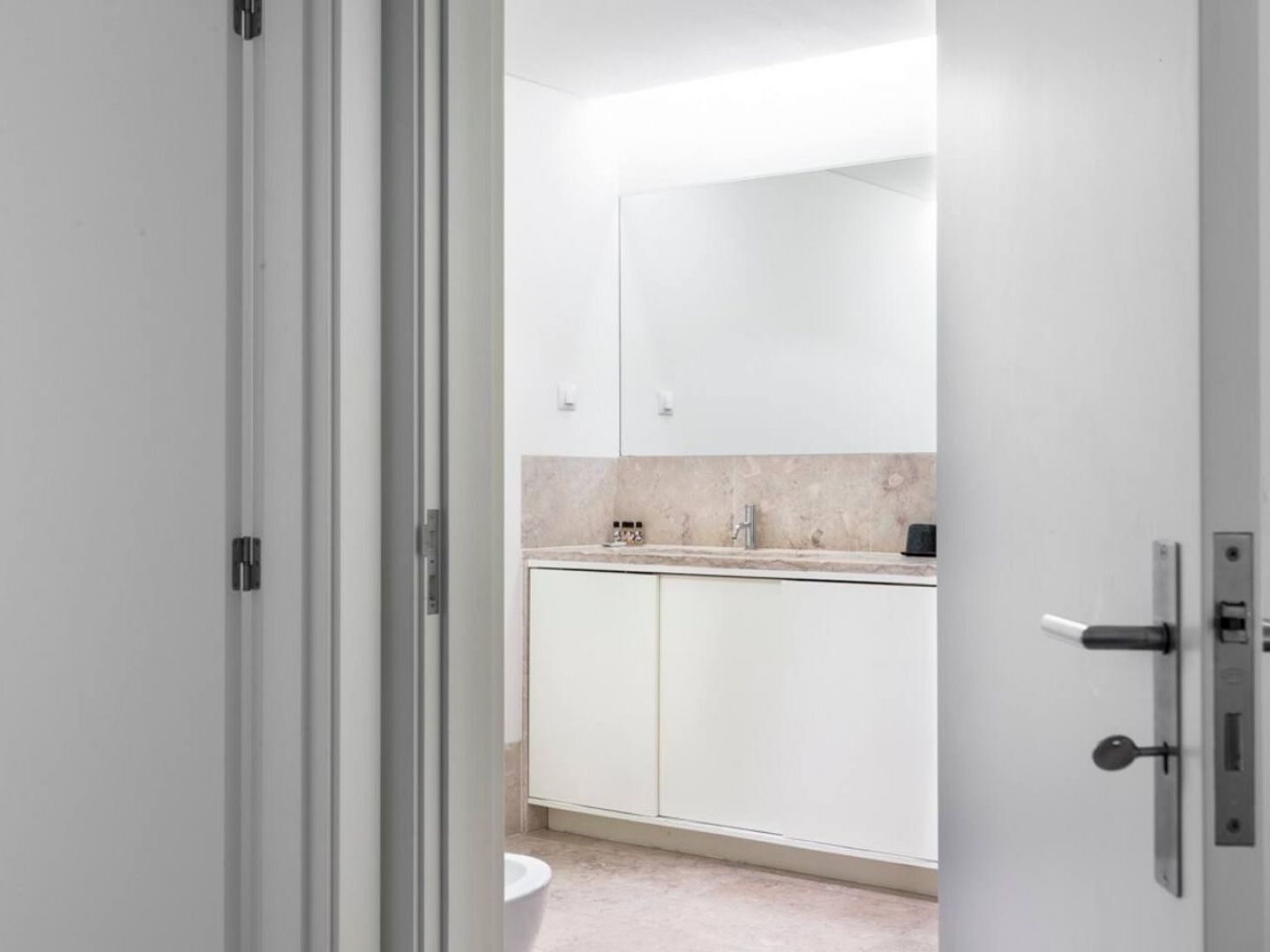 Altido Bright And Elegant 1br With Workspace And Huge Terrace In Pena, Close By Viewpoint * Lisbon