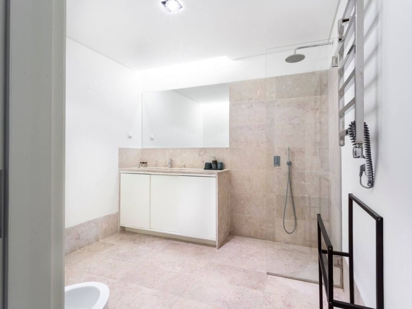 Altido Bright And Elegant 1br With Workspace And Huge Terrace In Pena, Close By Viewpoint Appartement *