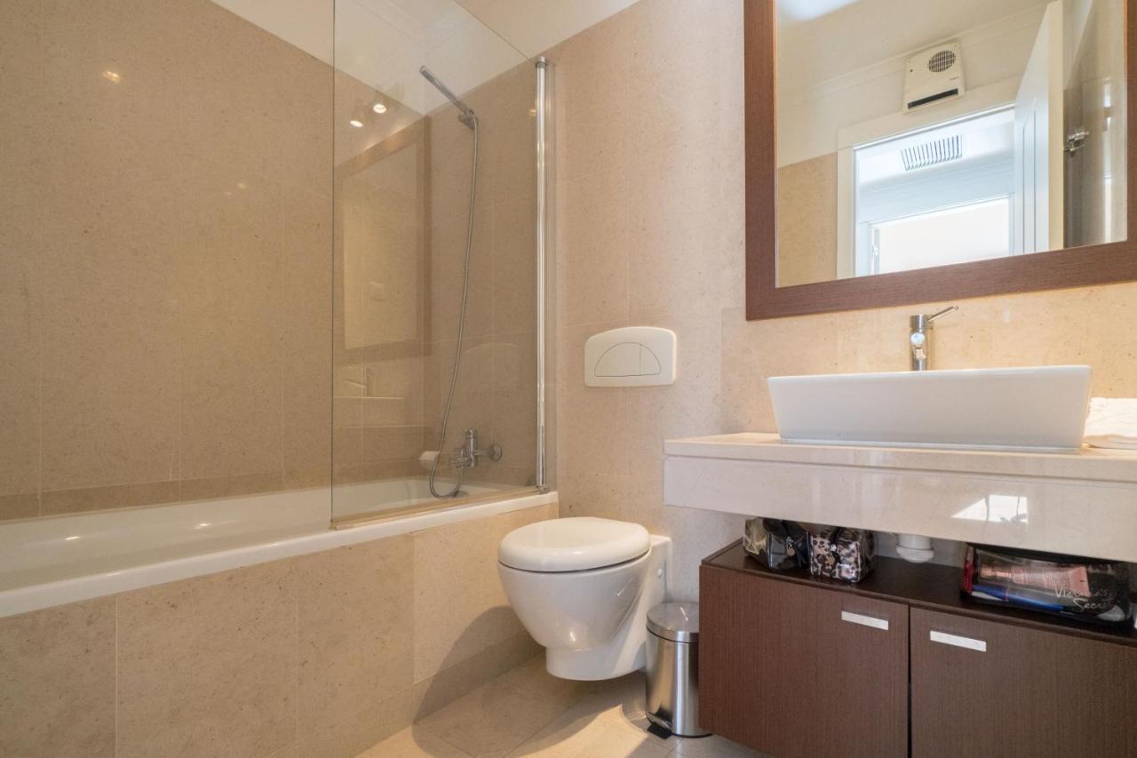 Places - Areeiro Apartment *