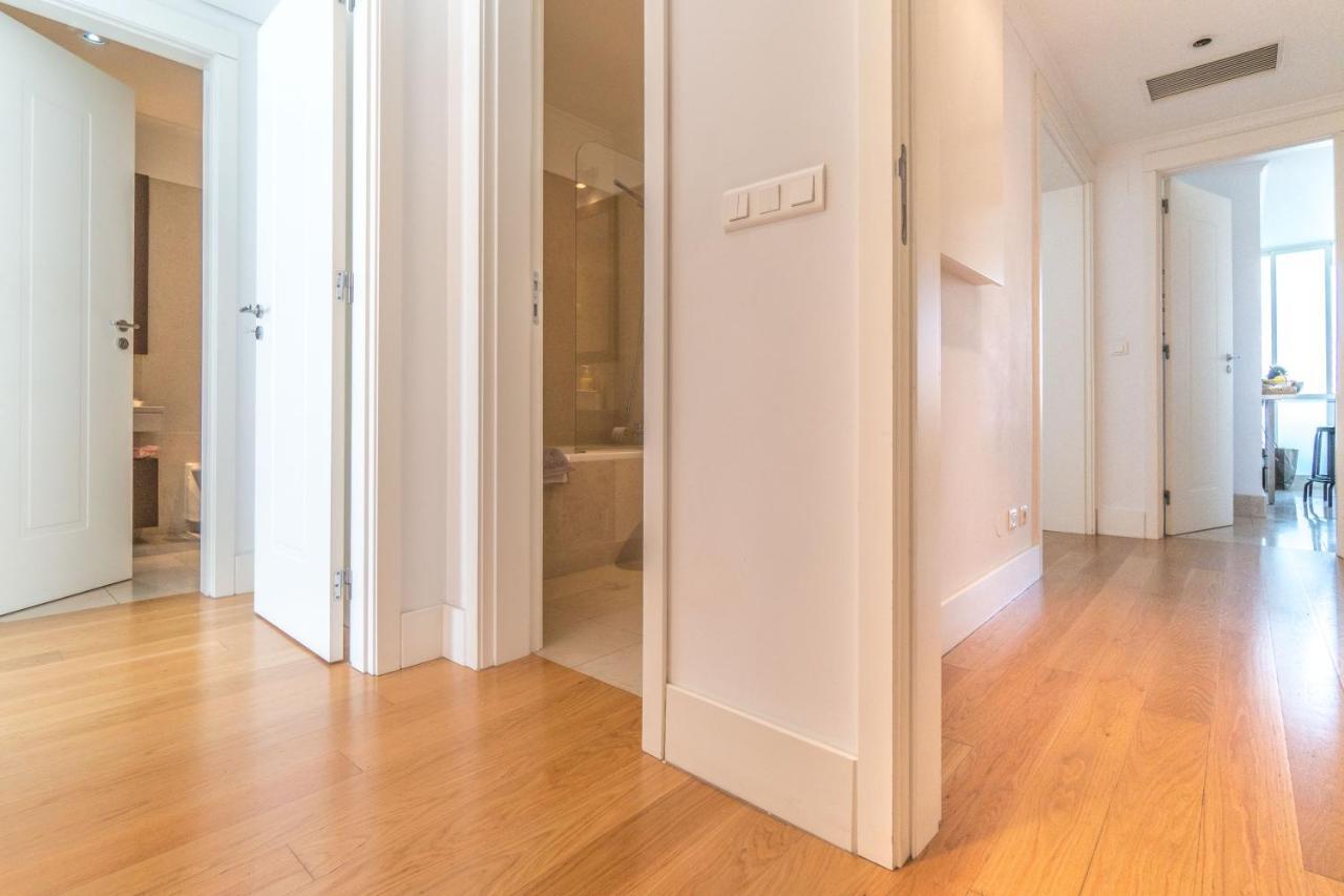 Places - Areeiro Apartment *