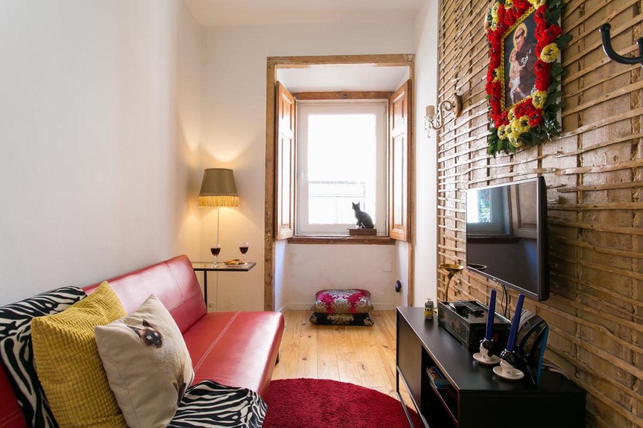 Joivy Inviting Flat Next To Bica Elevator Appartement *