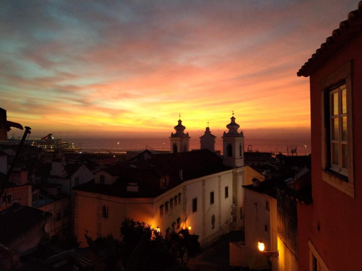 Indigo Moon's Secret Sanctuary In Alfama Lissabon