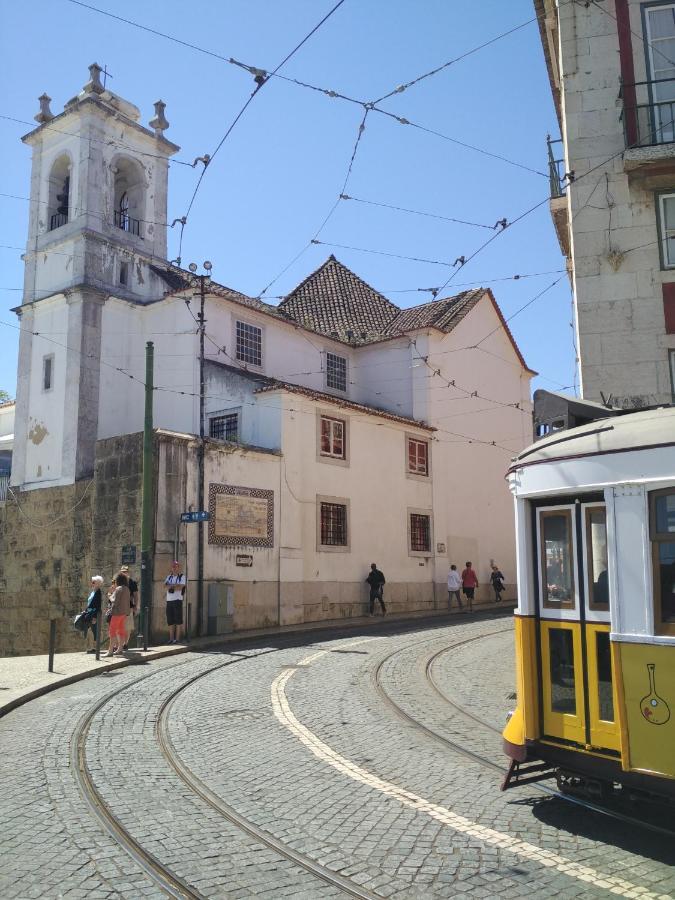 Indigo Moon's Secret Sanctuary In Alfama Lissabon