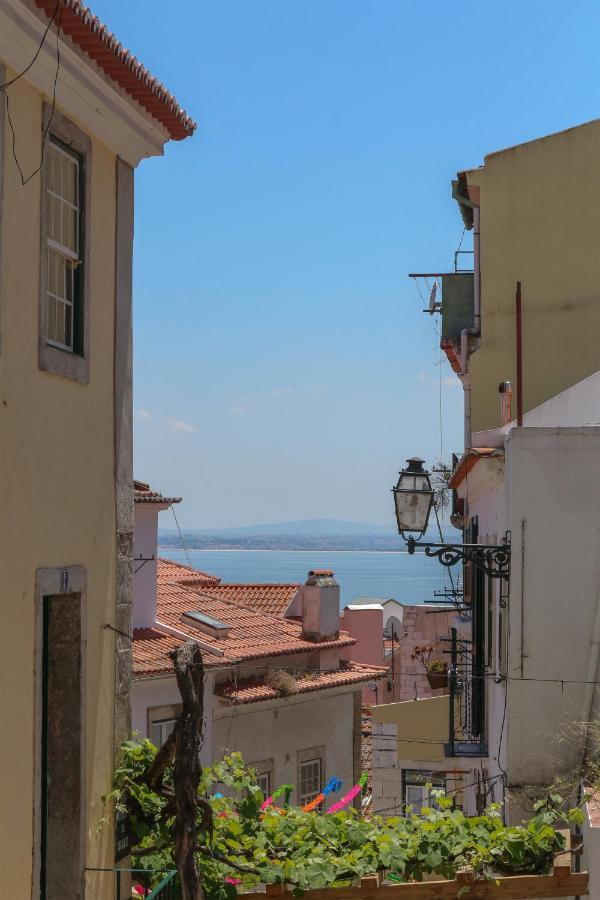 Indigo Moon's Secret Sanctuary In Alfama Lissabon