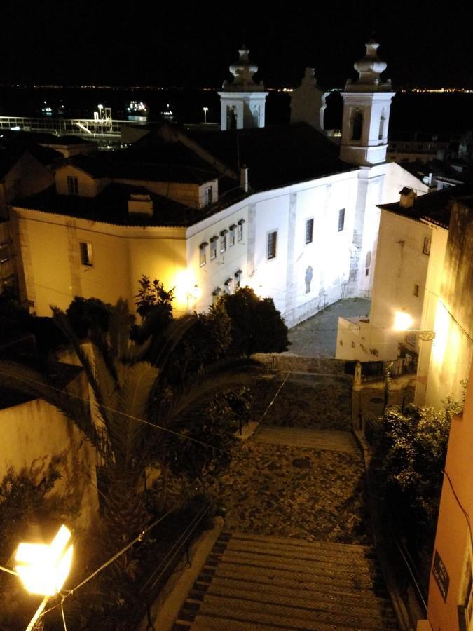Indigo Moon's Secret Sanctuary In Alfama Lissabon