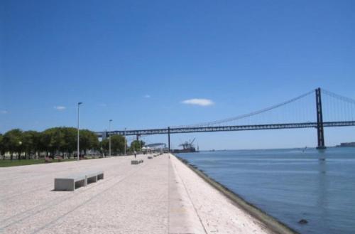 Apartamento Belem! Charming 2 Bedroom W Terrace, Wifi & Free Street Parking Lisboa