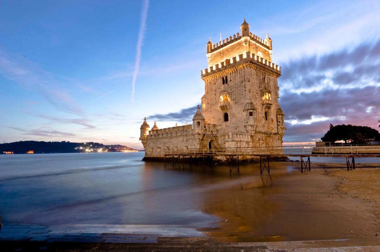 Belem! Charming 2 Bedroom W Terrace, Wifi & Free Street Parking * Lisboa